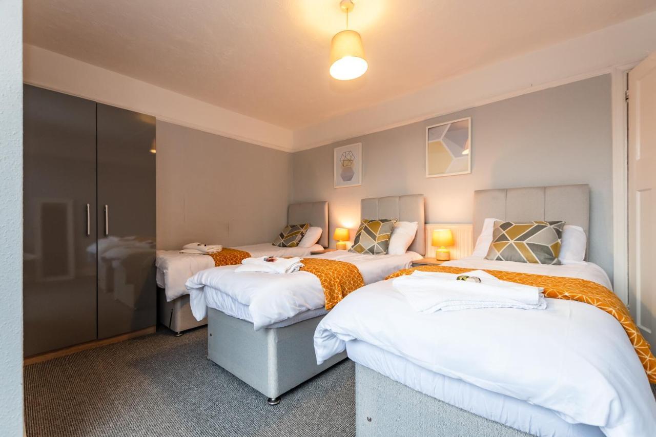 Best Price! Perfect Gunwharf Accommodation - 5 Single Beds Or Kingsize Free Parking Портсмут Екстер'єр фото