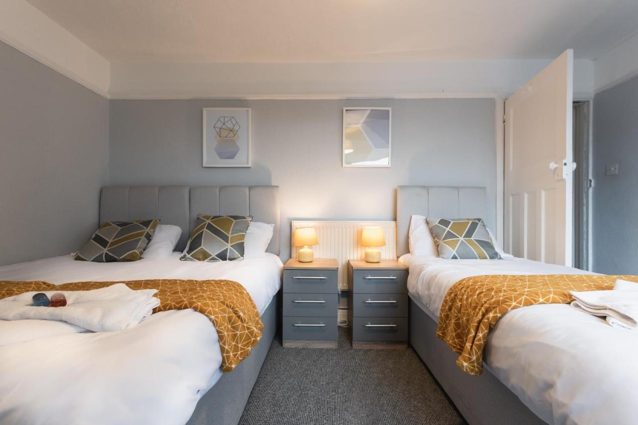 Best Price! Perfect Gunwharf Accommodation - 5 Single Beds Or Kingsize Free Parking Портсмут Екстер'єр фото