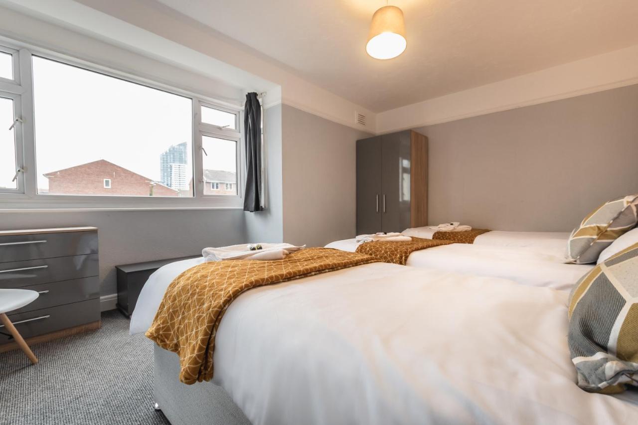 Best Price! Perfect Gunwharf Accommodation - 5 Single Beds Or Kingsize Free Parking Портсмут Екстер'єр фото